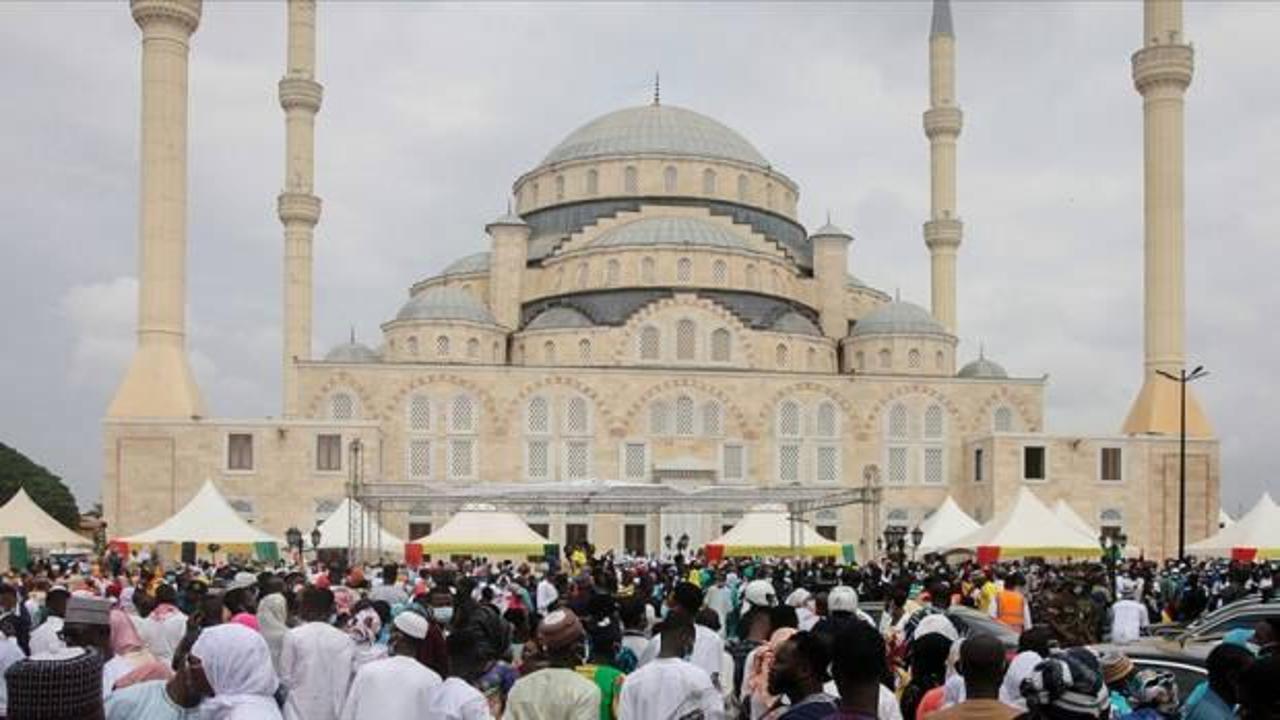 Akra'da açılan Gana Milli Cami ve Külliyesi, Osmanlı mimarisiyle dikkati çekiyor