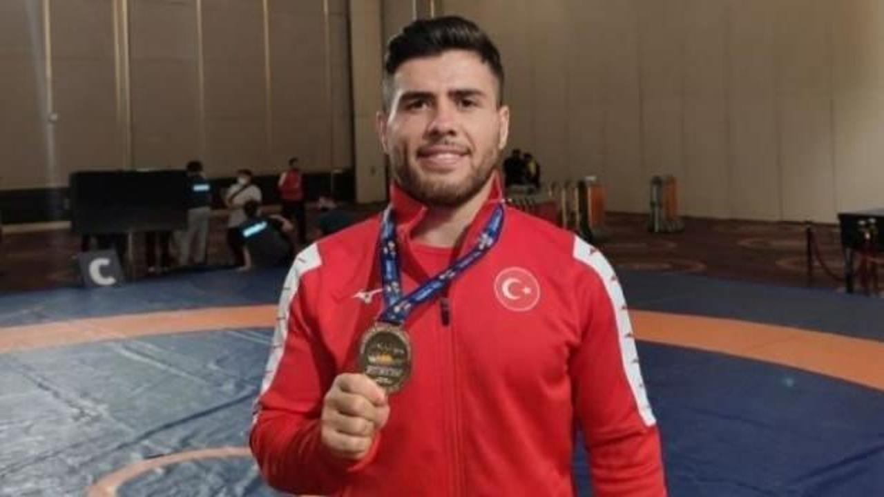 Bakan Derya Yanık'tan Sinan Sadak'a tebrik telefonu