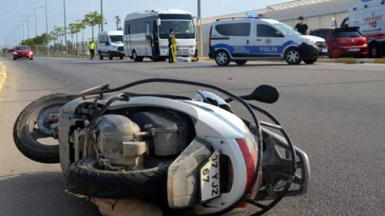 Midibüsle, motosiklet çarpıştı: anne öldü, oğlu yaralı 