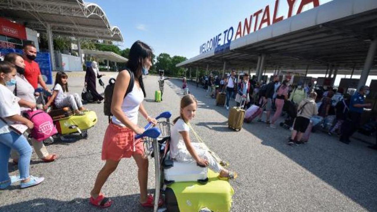 Antalya'ya gelen turist sayısı 3 milyona ulaştı