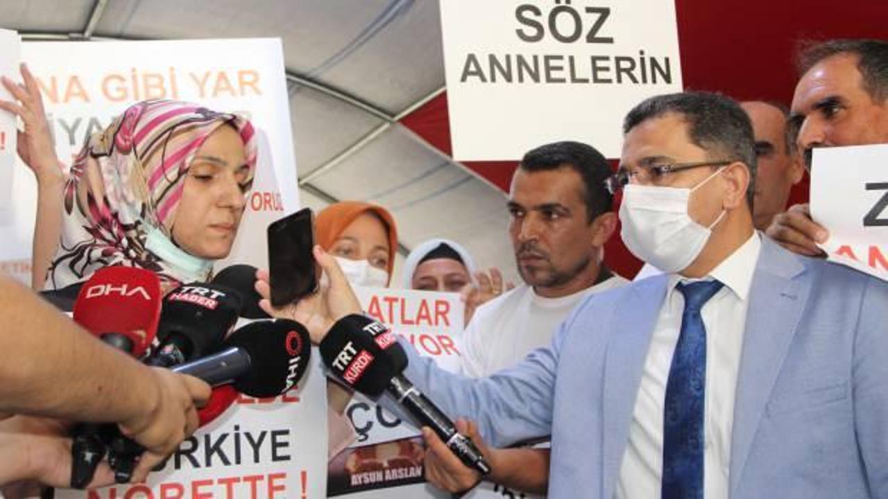 Bakan Yanık, evlat nöbetindeki Ayşegül Biçer ile görüştü