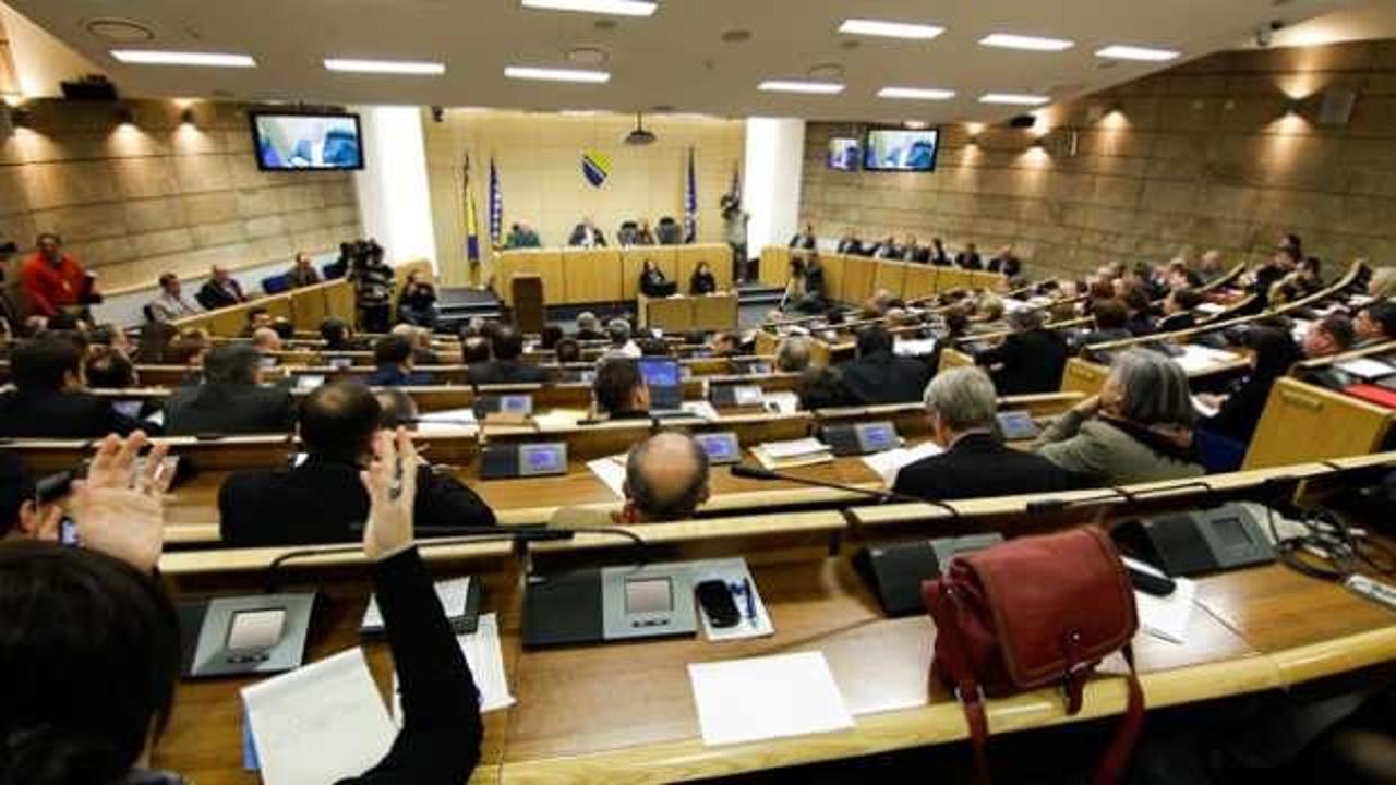 Bosna Hersek'te iktidara Sırp yetkililerden görevi bırakma tehdidi