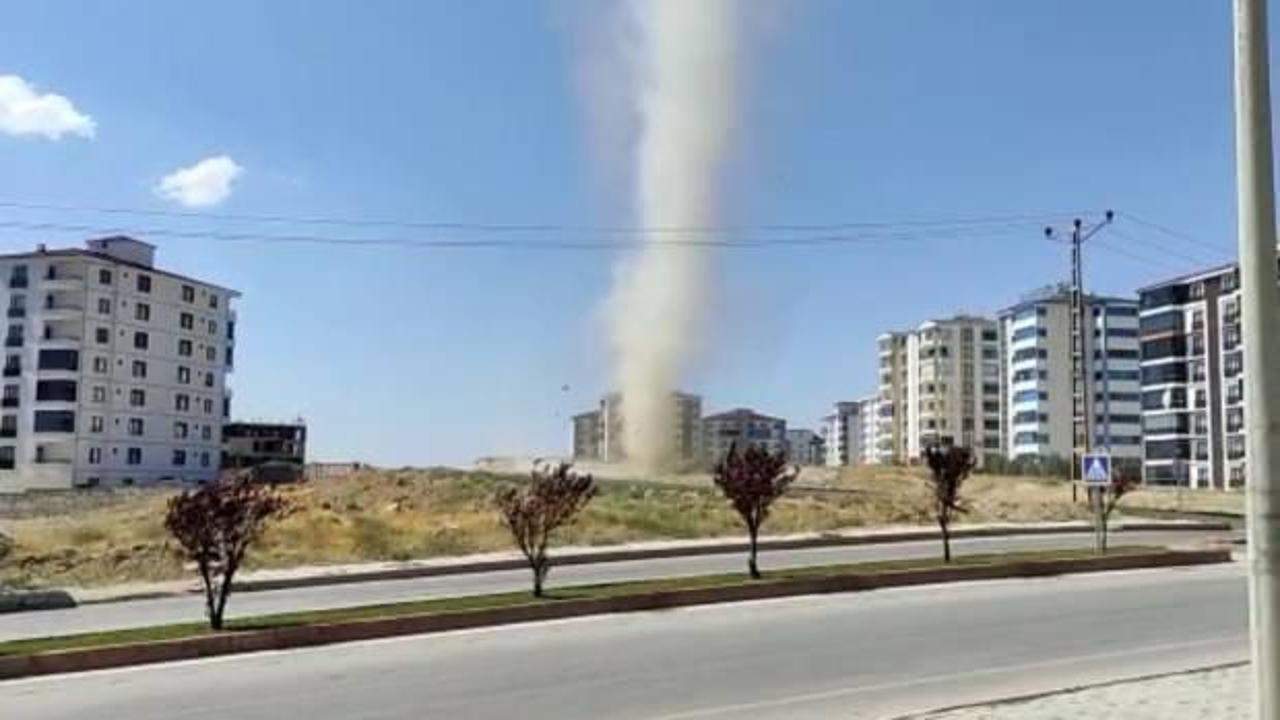 Elazığ&rsquo;da mini &rsquo;hortum&rsquo; oluştu 