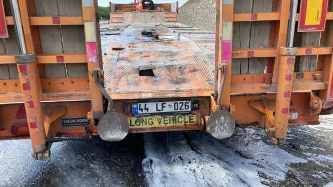 Erzurum&rsquo;da tırın &ccedil;ekicisi bir anda alev aldı   