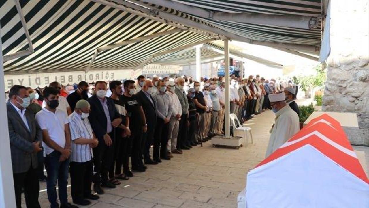 Eski Sakarya Valisi Avni Coş, memleketi Isparta'da son yolculuğuna uğurlandı