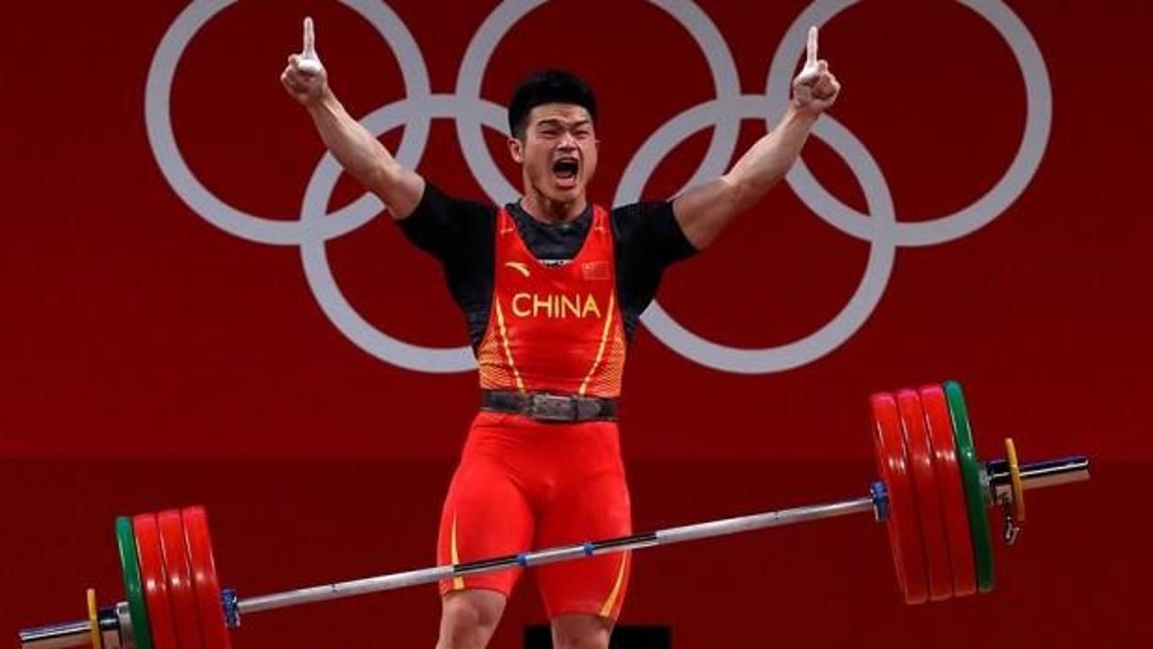 Çinli halterci 3 olimpiyat rekoru birden kırdı!