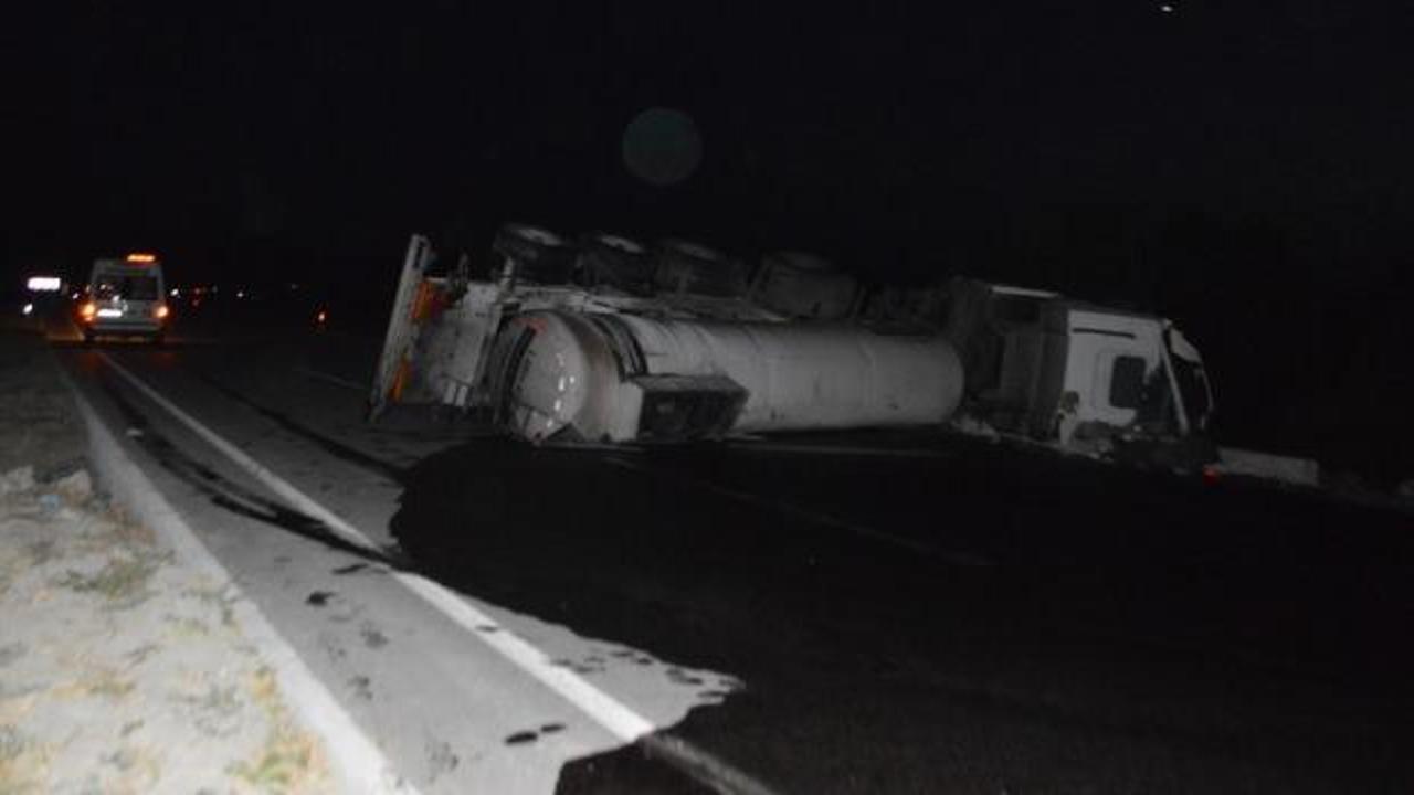 Kütahya'da asit yüklü tankerle otomobil çarpıştı: 5 yaralı