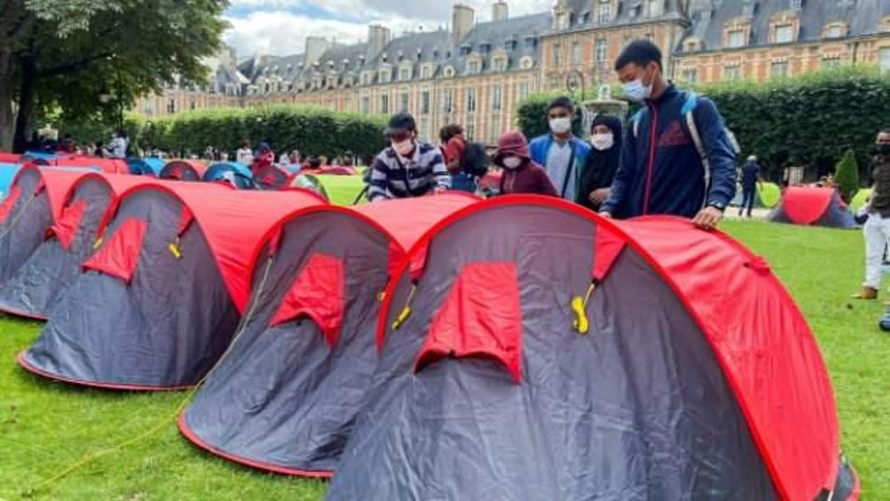 Paris'te 400 evsiz çadır kurdu çadır kurdu