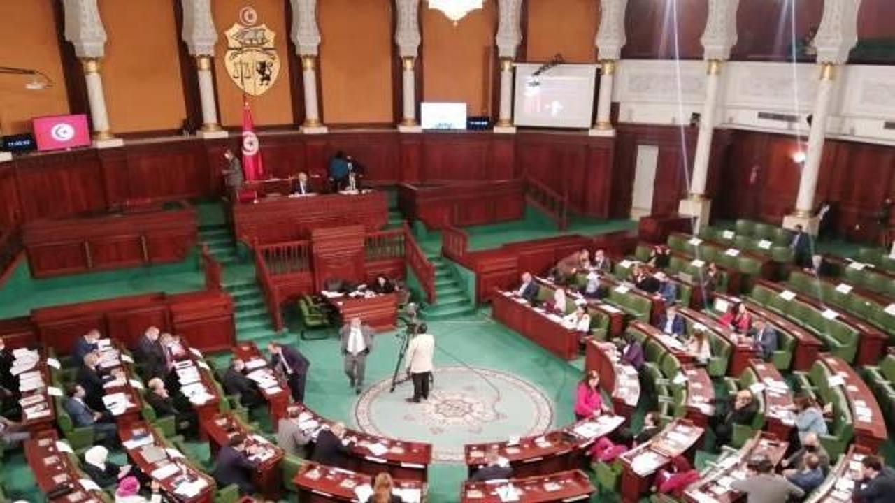Tunus'ta darbe nedeniyle kapanan Meclis çevrim içi toplanacak