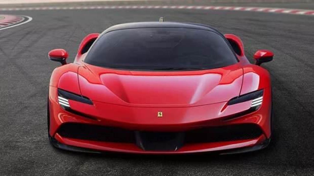 Ferrari SF90 Stradale'den tur rekoru