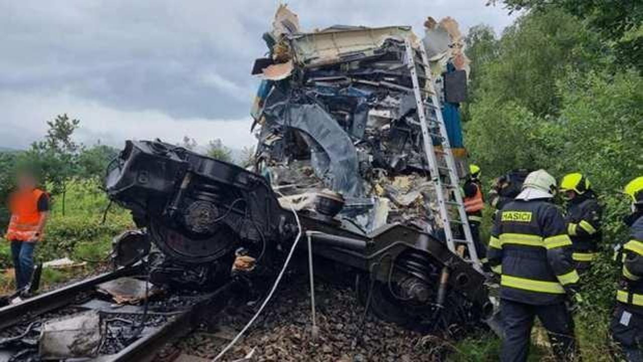 &Ccedil;ekya'da tren kazası: &Ccedil;ok sayıda yaralı!