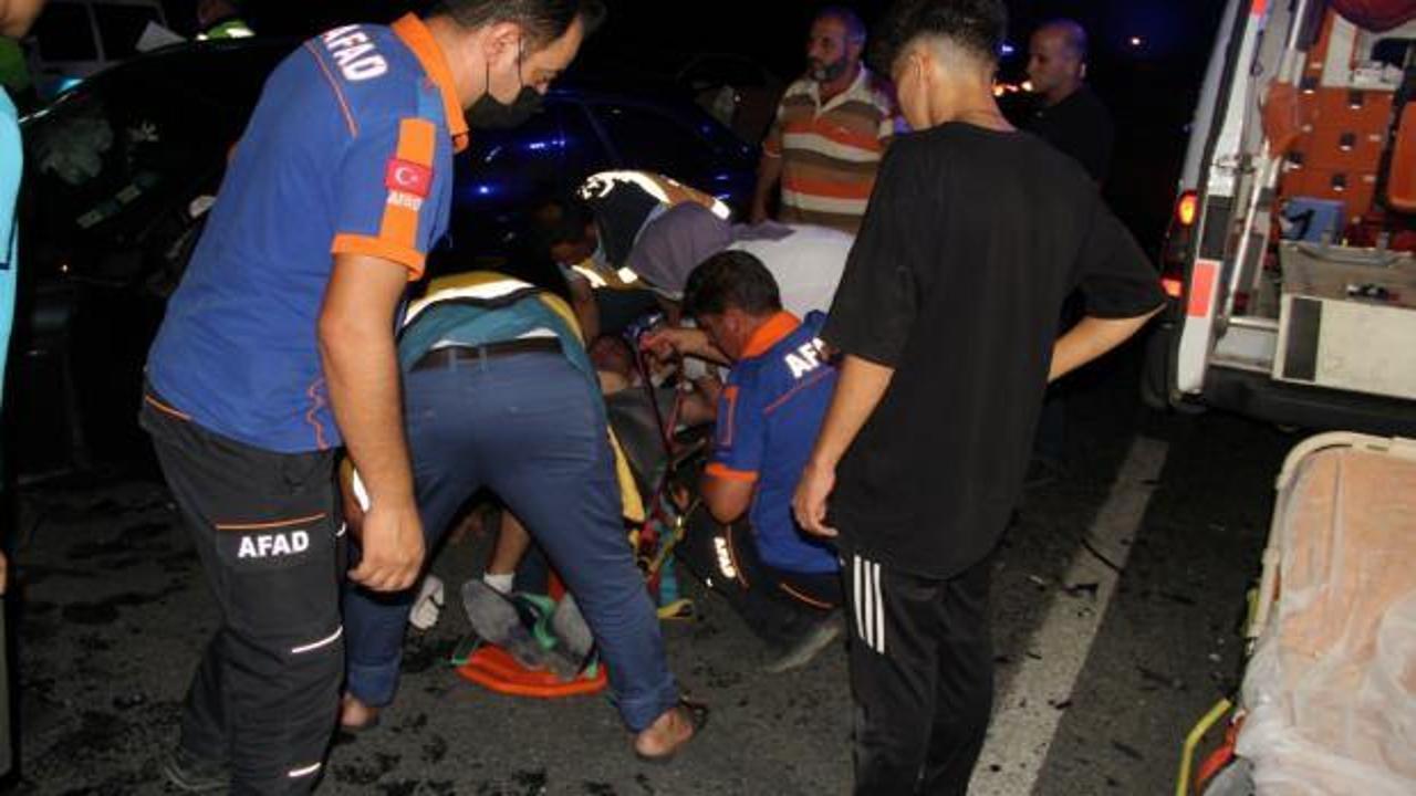 Erzincan'da iki otomobil çarpıştı: 1 ölü, 7 yaralı