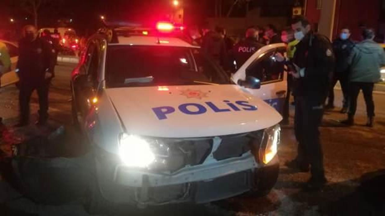 İzmir'de polis aracı otomobille çarpıştı: 2'si polis, 4 yaralı 