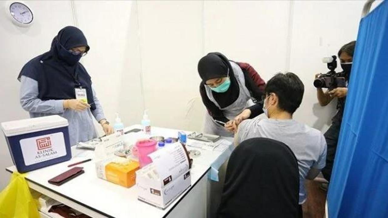 Malezya'da aşı yaptıranlar için bazı Covid-19 yasakları hafifletildi