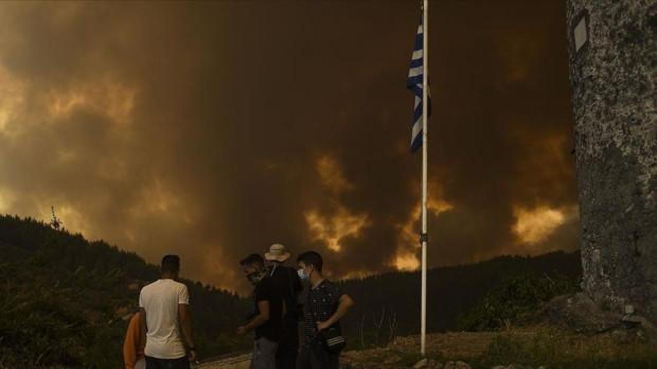 Son Dakika: Yunanistan'da yangın söndürme uçağı düştü! 