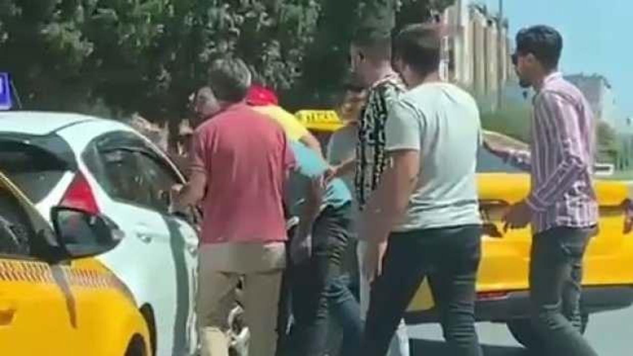 Taksiciler, yokuşta arabayı kaldıramayan kadın s&uuml;r&uuml;c&uuml; adayına saldırdı!