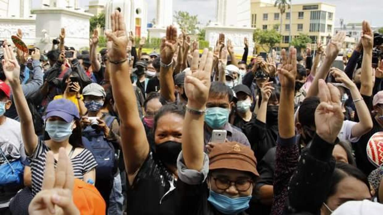 Tayland'da göstericiler "monarşide reform" için eylem yaptı 