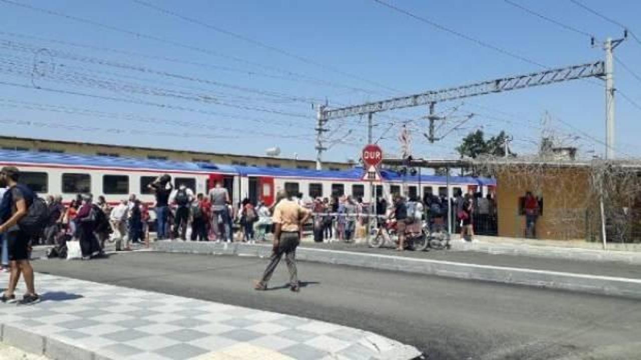 Tren ters makasa girdi; yolcular tahliye edildi 
