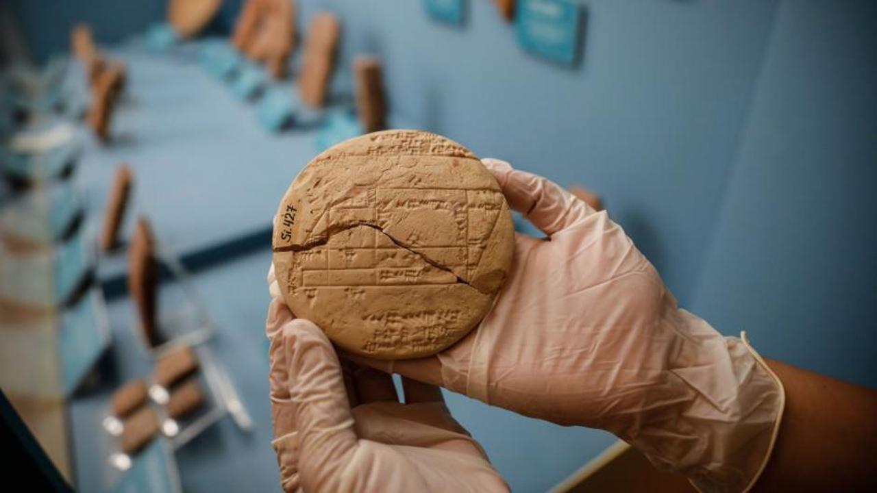 Babil'in 3 bin 700 yılık tableti İstanbul'da sergileniyor
