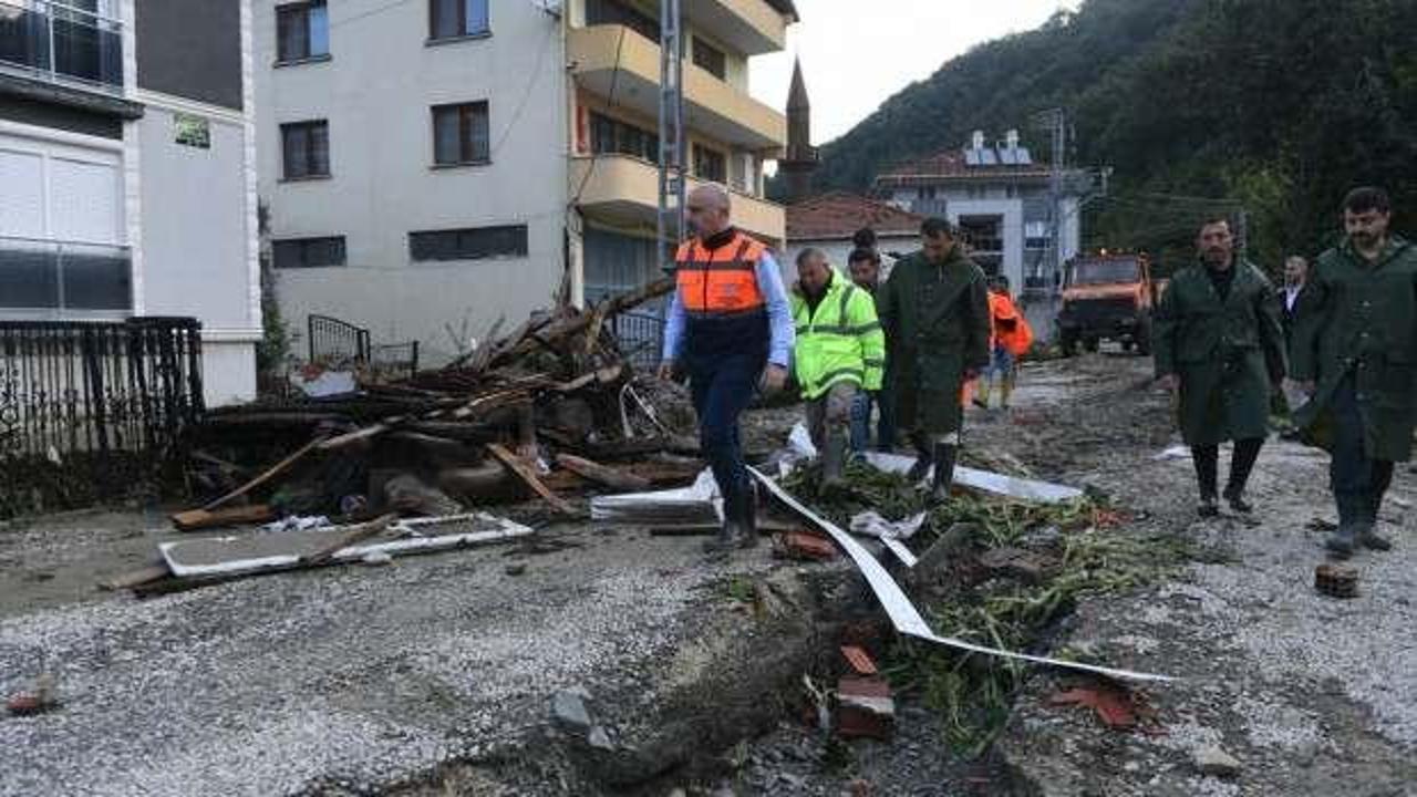 Bakan Karaismailoğlu, sel felaketinin yaşandığı Ayancık'ta incelemelerde bulundu