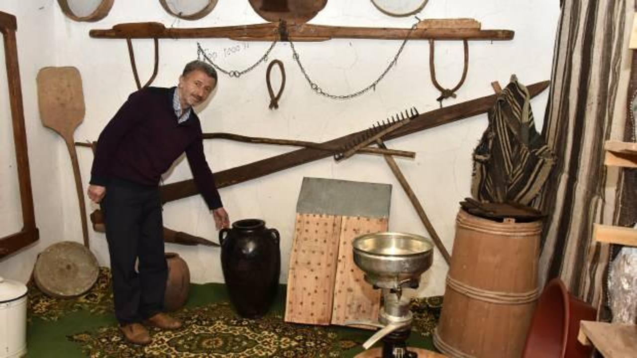 Eşyalarını atmaya kıyamayınca o da evini m&uuml;ze yaptı