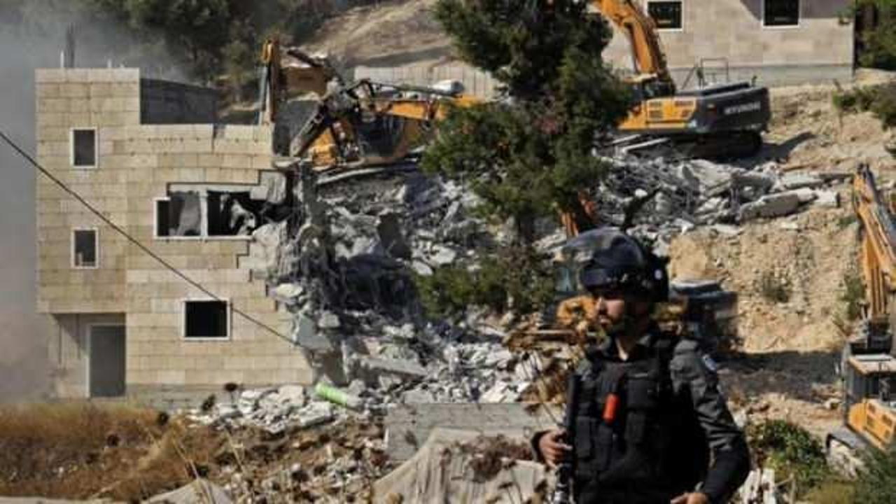 Terör devleti İsrail Batı Şeria'da Filistinlilere ait çok sayıda binayı yıktı