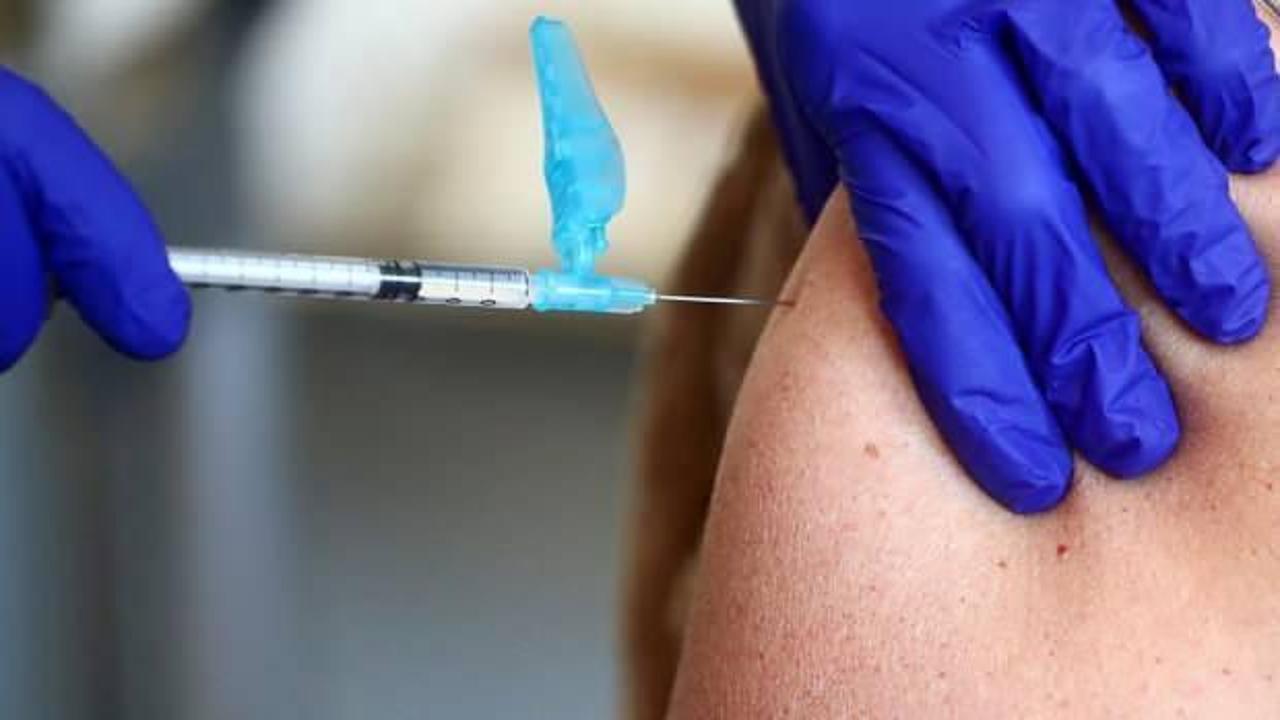 İzmir'de bir hemşire sahte aşı kartı hazırlamaktan tutuklandı