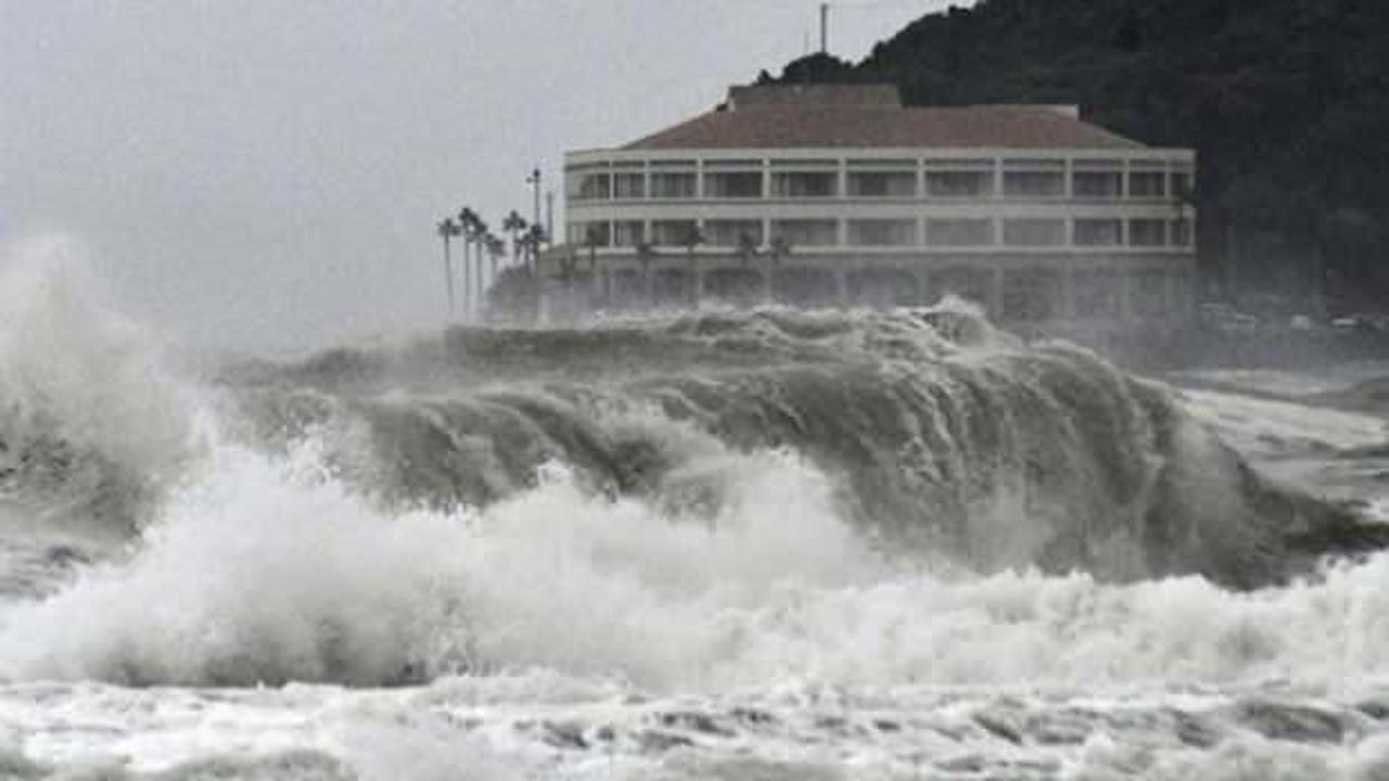 Japonya'da "Lupit tayfunu" alarmı: Binlerce kişi tahliye edilecek