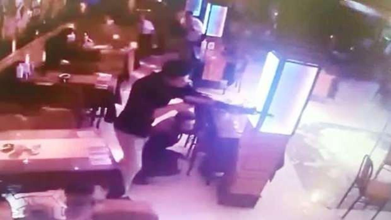 Kız arkadaşını garson olarak g&ouml;r&uuml;nce gazinoyu taradı