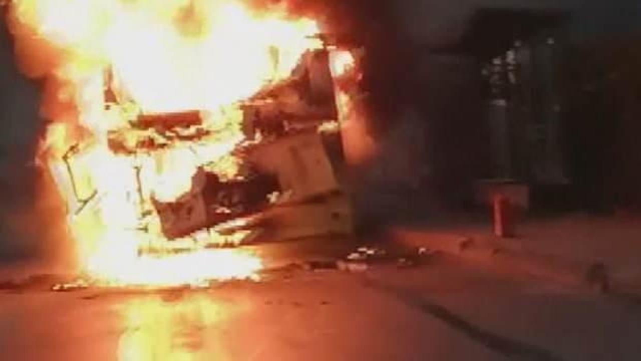 Son dakika haberi: K&uuml;&ccedil;&uuml;k&ccedil;ekmece'de İETT otob&uuml;s&uuml; yandı