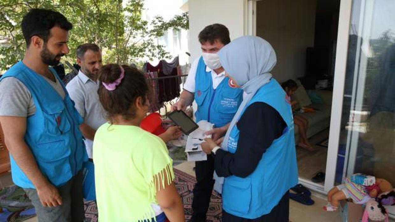 Türkiye Diyanet Vakfı, Manavgat'ta evleri yanan çocuklara tablet hediye ediyor