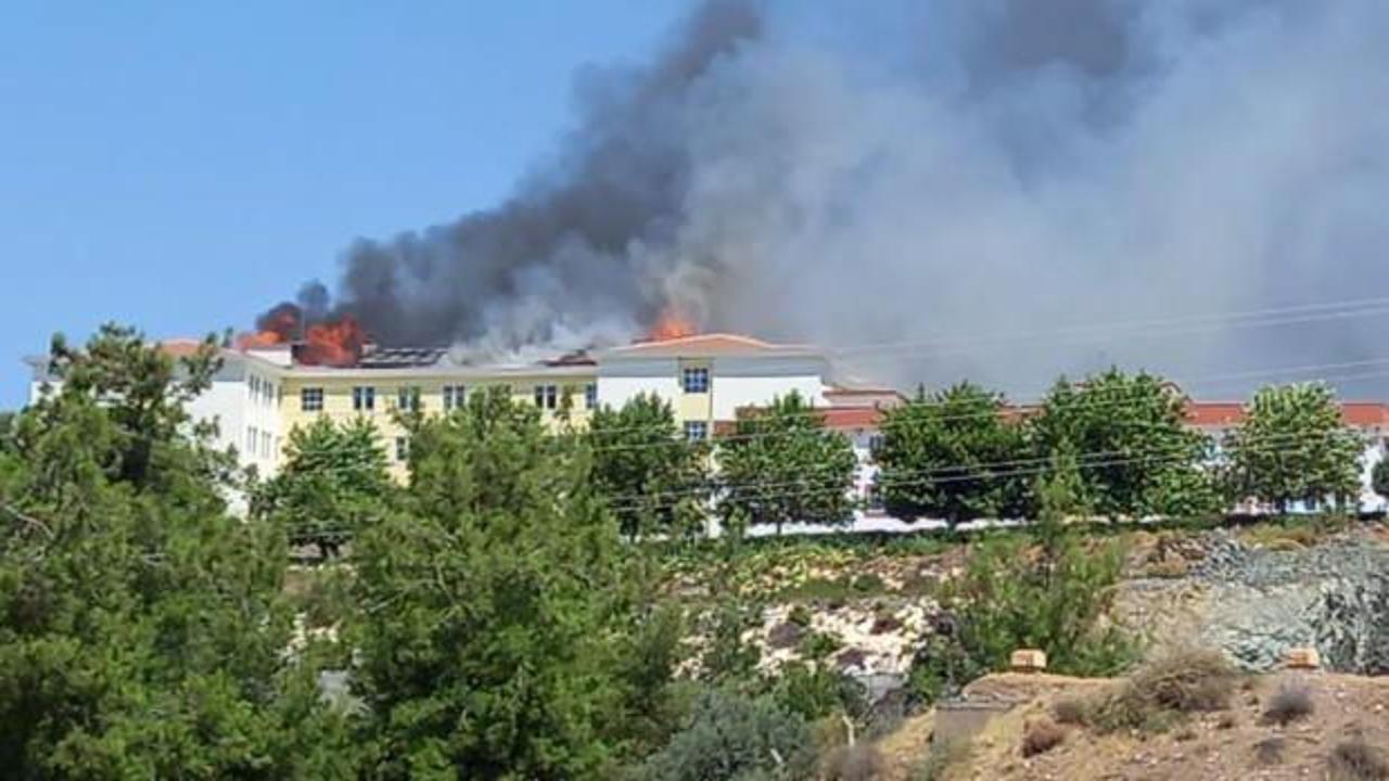 Antalya'da öğrenci yurdunda yangın