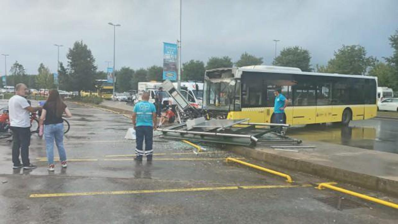 İETT otobüsü bisikletlilere çarptı: 4 kişi yaralandı