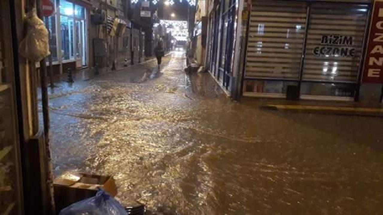 Kastamonu'da şiddetli yağış: Cami ve işyerlerini su bastı