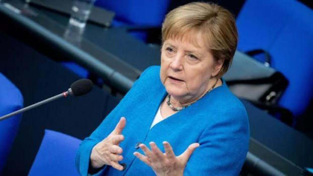 Merkel: "Almanya güçlü bir otomotiv üretim yeri olarak kalmalı"