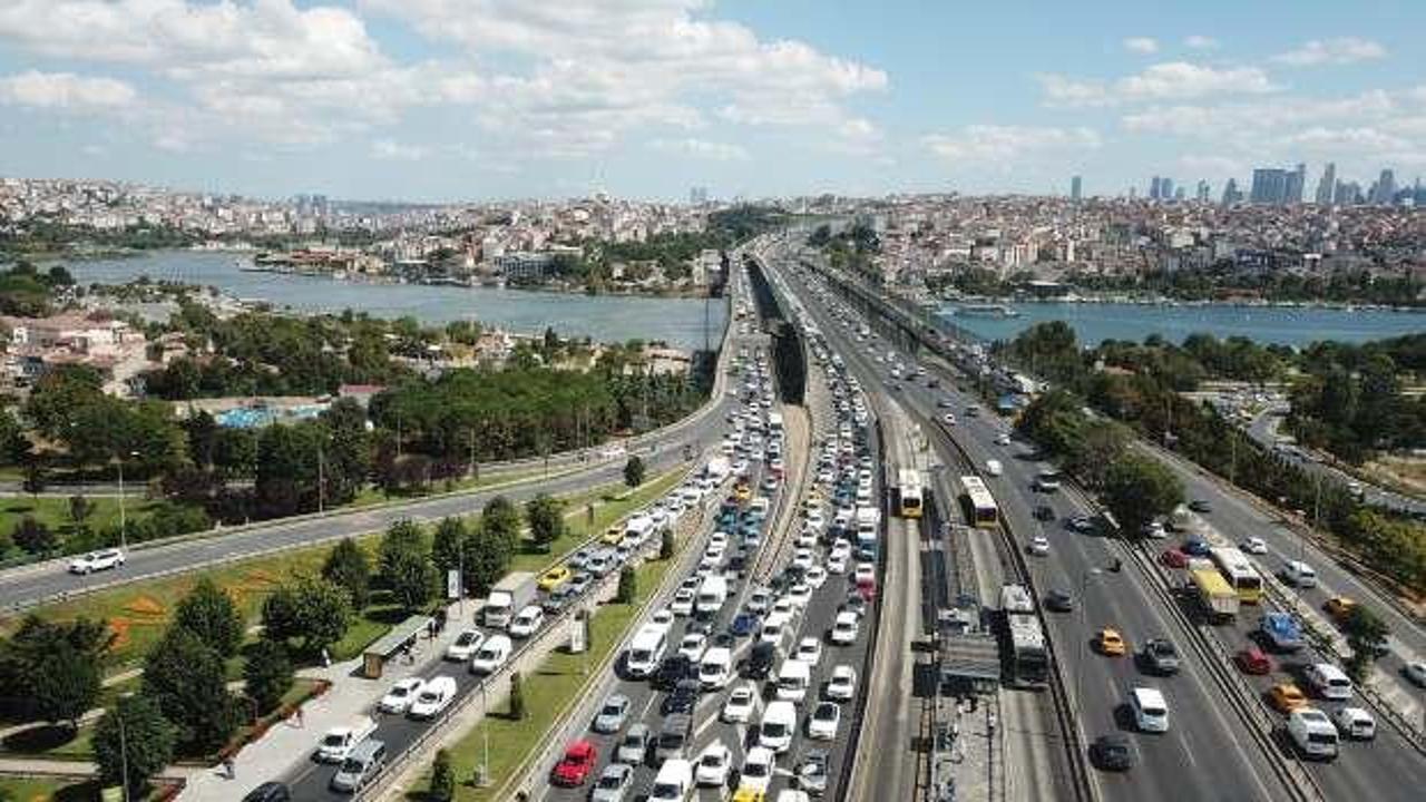 Son dakika haberi: Hali&ccedil;'te trafiği kilitleyen kaza