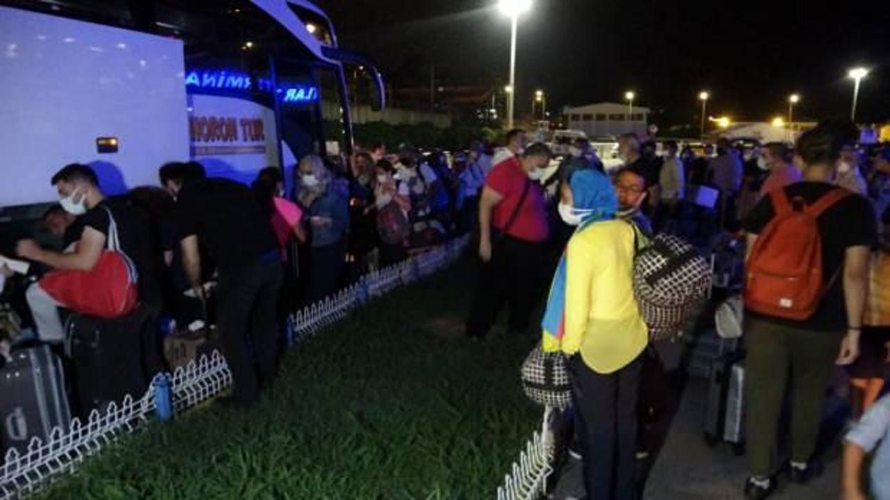 Trabzon Havalimanı kapandı, yolcular otobüslerle taşındı 