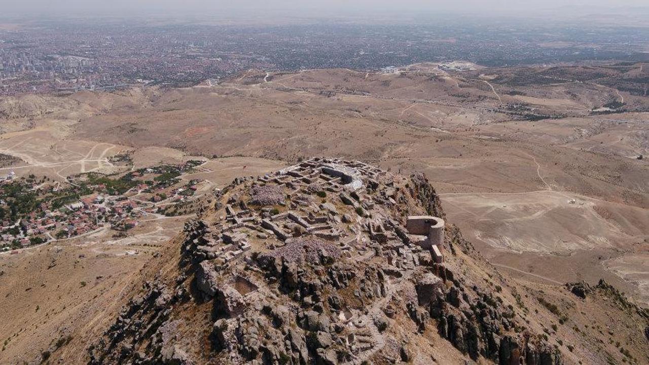 5 bin senelik stratejik kalenin "kapısı" bulundu