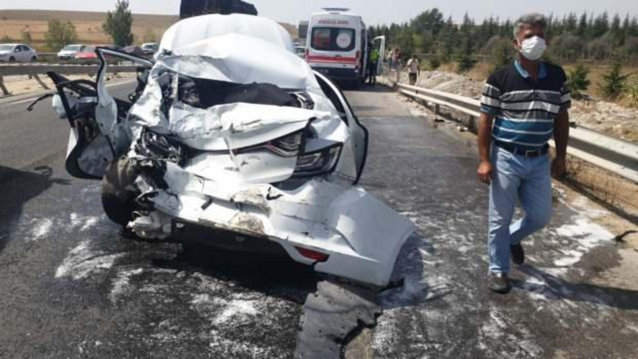 Bilecik&rsquo;te &ccedil;ekice otomobile &ccedil;arptı