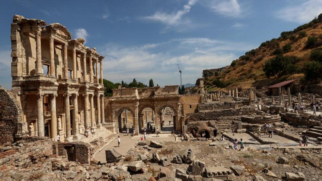 Efes Antik Kenti'nde ziyaretçi sayısı iki katına çıktı