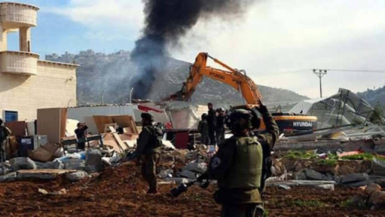İsrail, Filistinli ailenin evlerini kendilerine yıktırdı