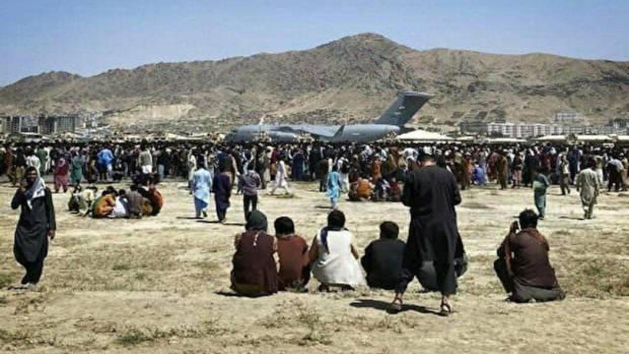 Kabil'deki havalimanının giriş kapısında 4 Afgan askeri hayatını kaybetti