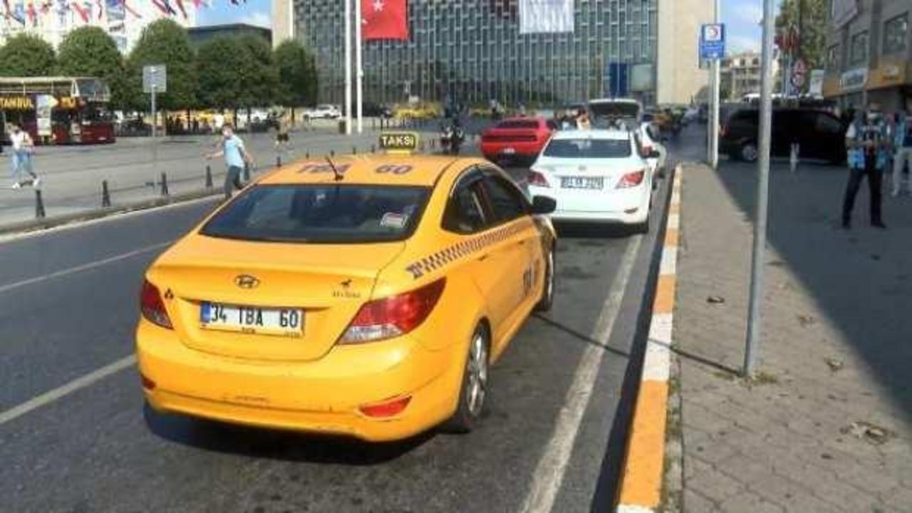 Taksim'de kısa mesafe almayan ve müşteri seçen taksicilere ceza kesildi