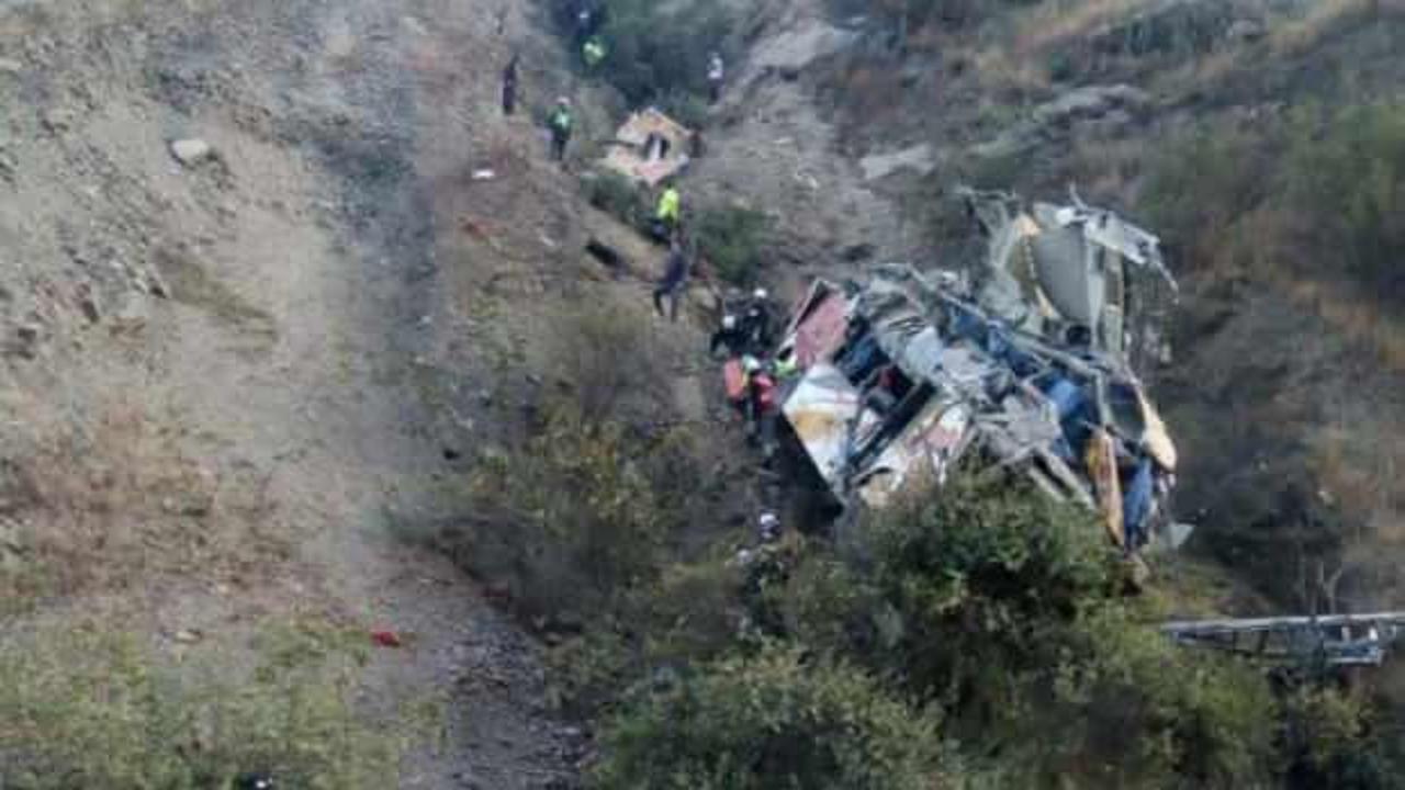 And Dağları'nda katliam gibi kaza: 29 kişi hayatını kaybetti