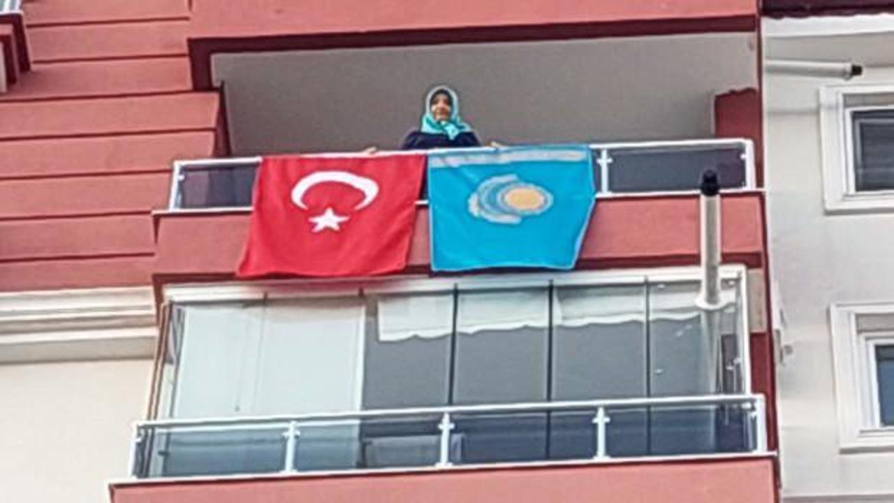 Kazakistan'daki felaketin acısını Kırıkkale'de bayrak açarak paylaştı