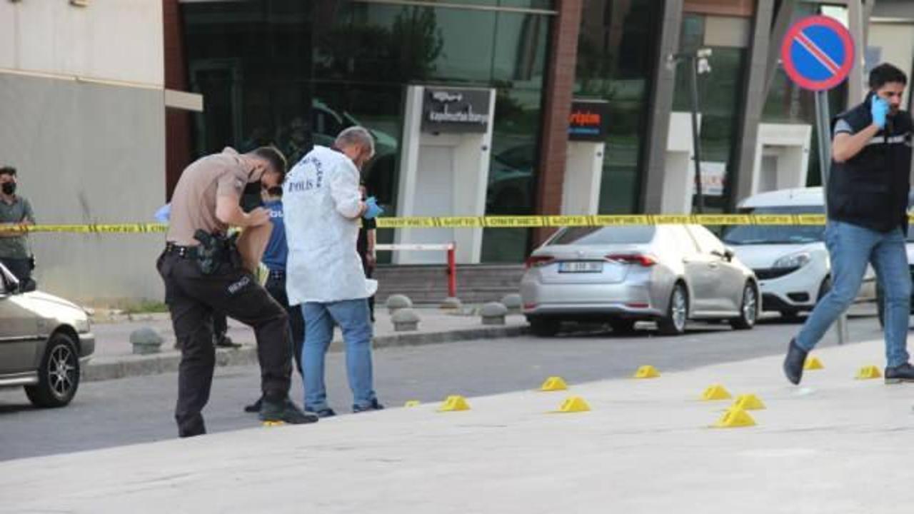 İzmir'de müteahhitler arasında silahlı çatışma: 4 yaralı 
