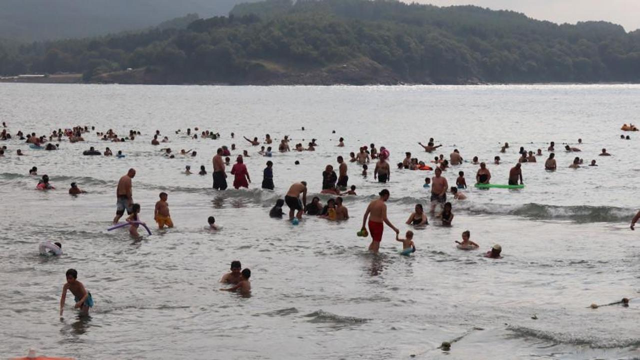 Sezonun bitimine sayılı günler kala plajlar doldu taştı