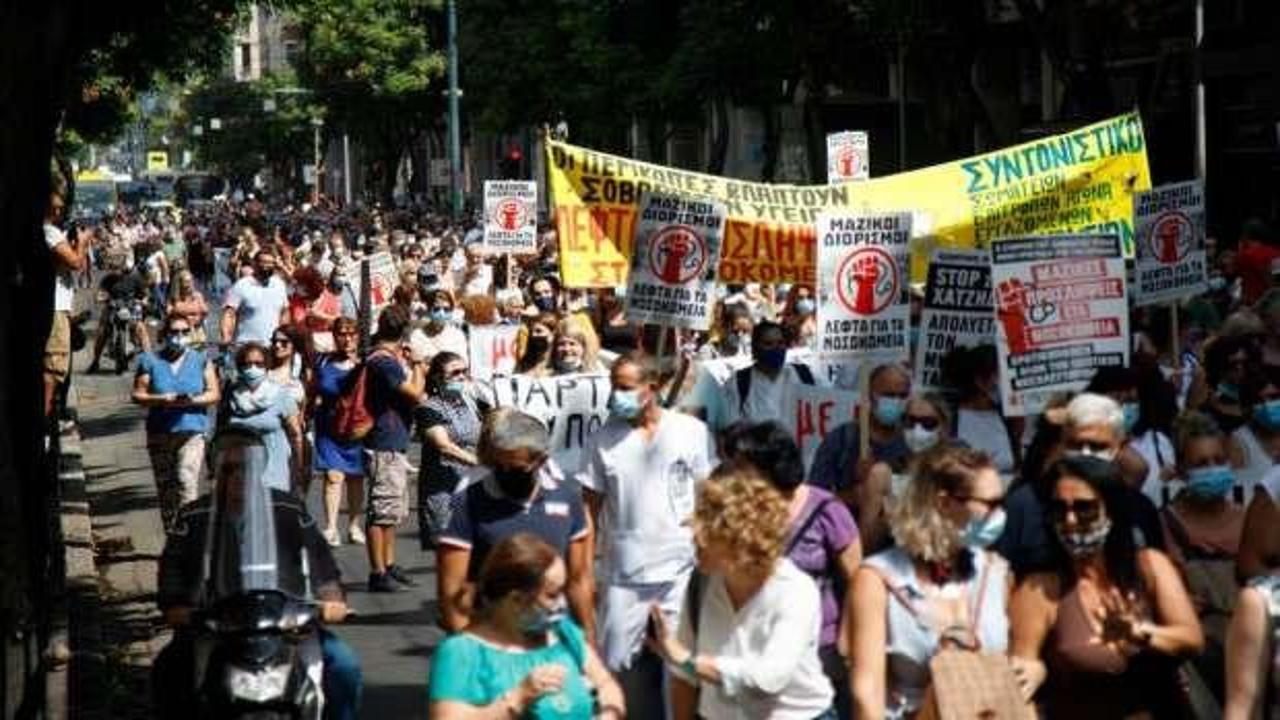 Yunanistan'da sağlık çalışanları hükümet karşıtı protesto düzenledi
