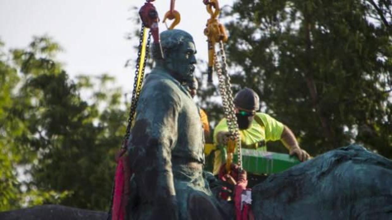 ABD'de kölelik yanlısı General Lee'ye ait heykel yıkılıyor