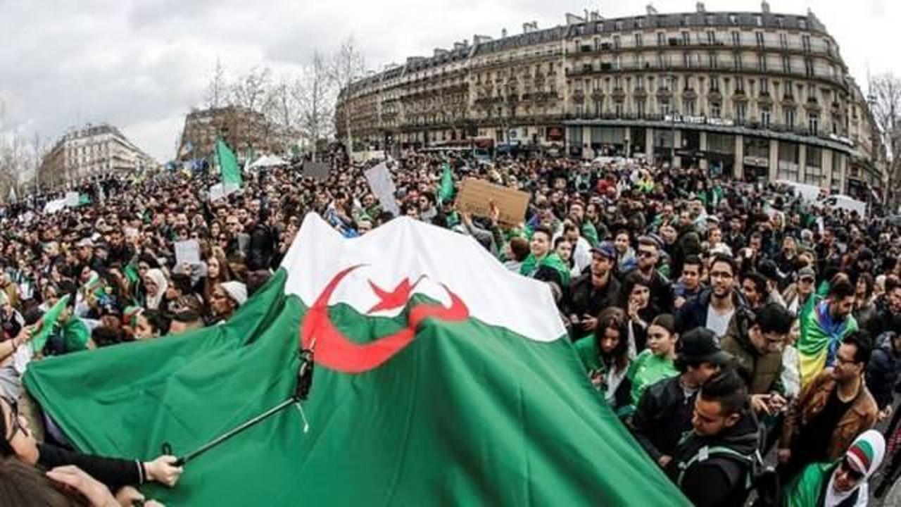 Cezayir'de  eski rejim partisi FLN'e partililerden baskın 